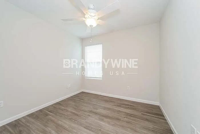 566 Kit St — Photo 26
