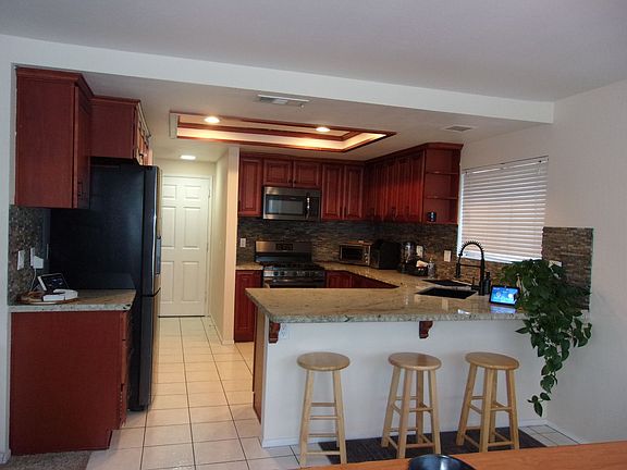 3rd image of 721 Northbrook Dr