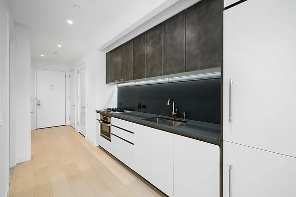 Rented by Fact Real Estate LLC | media 16