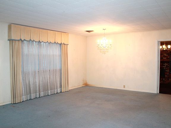 3rd image of 826 Palm Dr