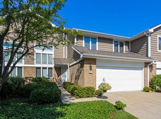 95 Woodstone Dr, Buffalo Grove, IL 60089