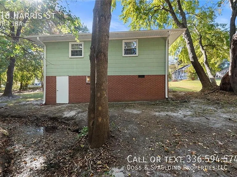 916 Harris St — Photo 14
