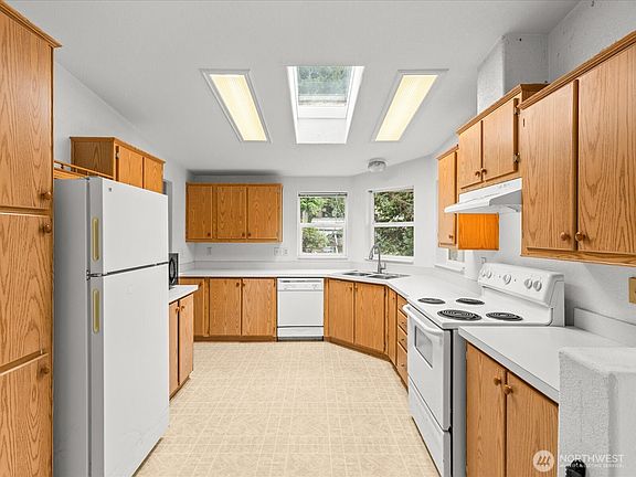 3rd image of 20524 32nd DR SE