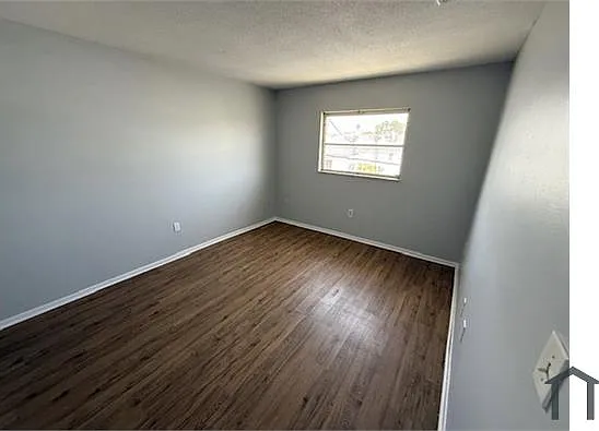 3937 Broadway Ave #4 — Photo 6