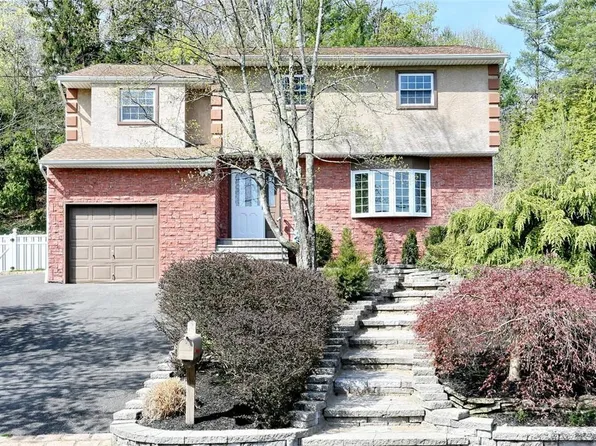 95 Violet Drive, Pearl River, NY 10965