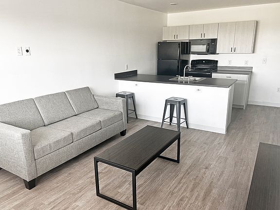 4th image of 2324 N Pinecrest Ave #90d42bdca
