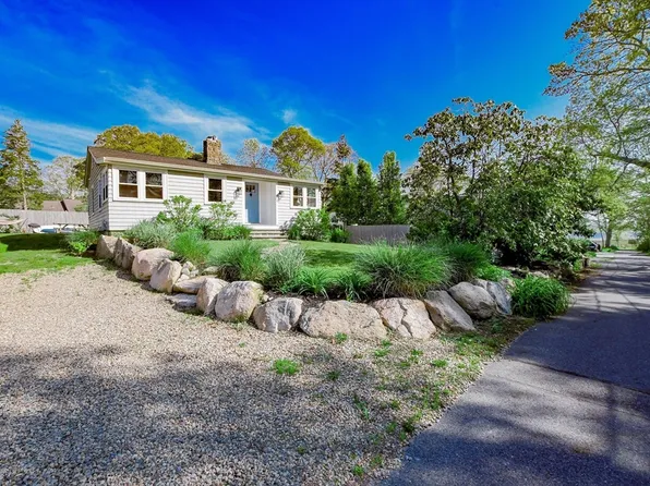 9 Quelle Ln, Marion, MA 02738