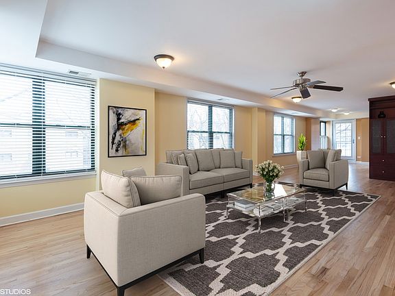 2nd image of 2555 W Catalpa Ave APT 2A