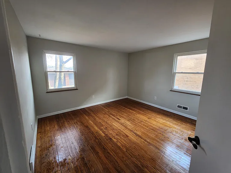 5985 Ridge Rd — Photo 10