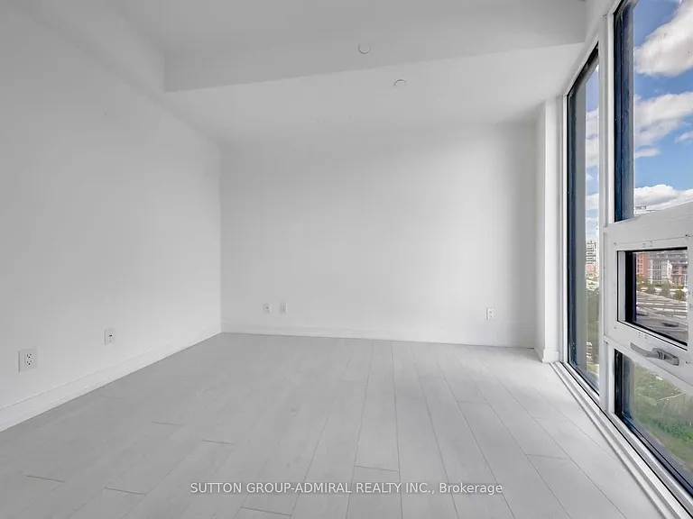 19 Western Battery Rd #522 — Photo 8