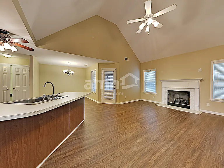 103 Homestead Ln — Photo 8