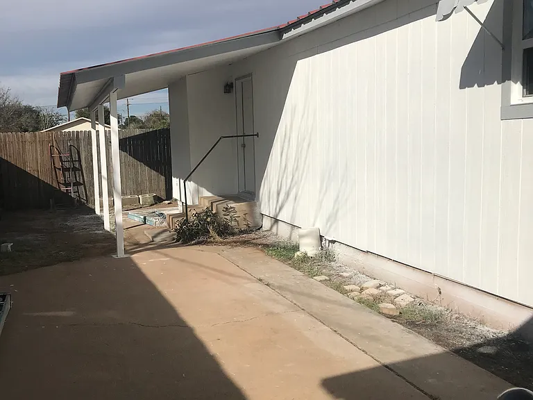 2615 Newell Rd — Photo 3