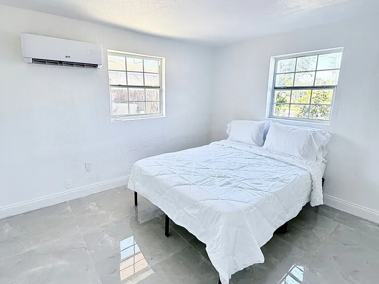 793 SW 2nd Ave — Photo 2