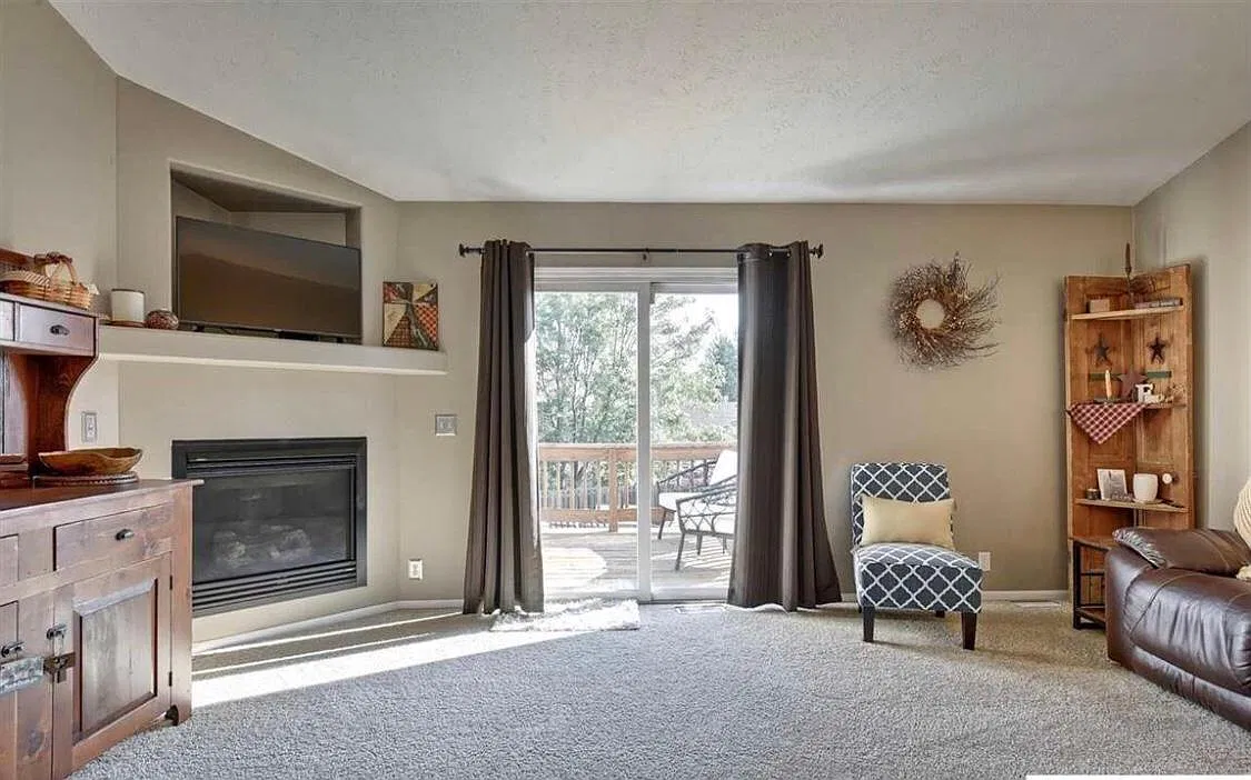 4219 N 172nd Ave — Photo 2