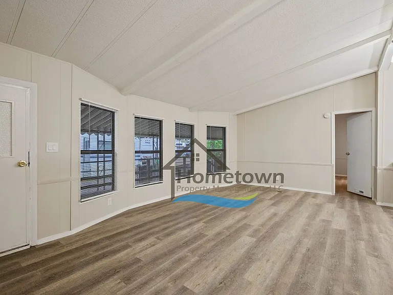 140 W Cosgrove Rd — Photo 19