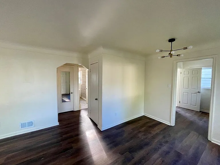 20495 Mendota St — Photo 2
