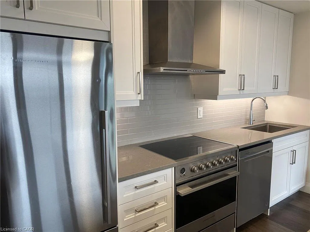 500 Brock Ave — Photo 3
