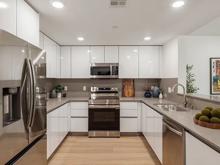 The Sophia - 1759 N Gower St — Photo 58