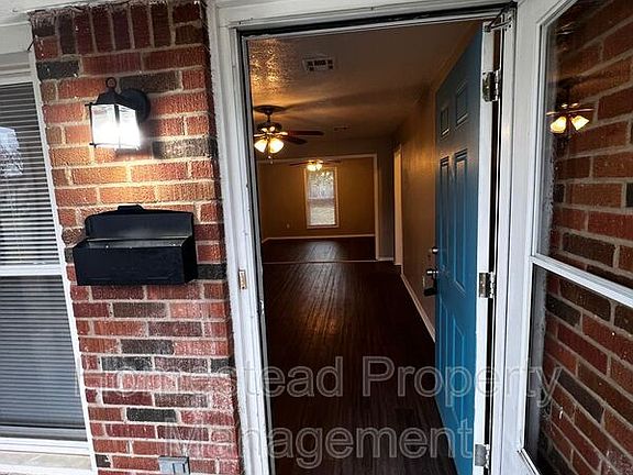 4th image of 2421 NE 25th St