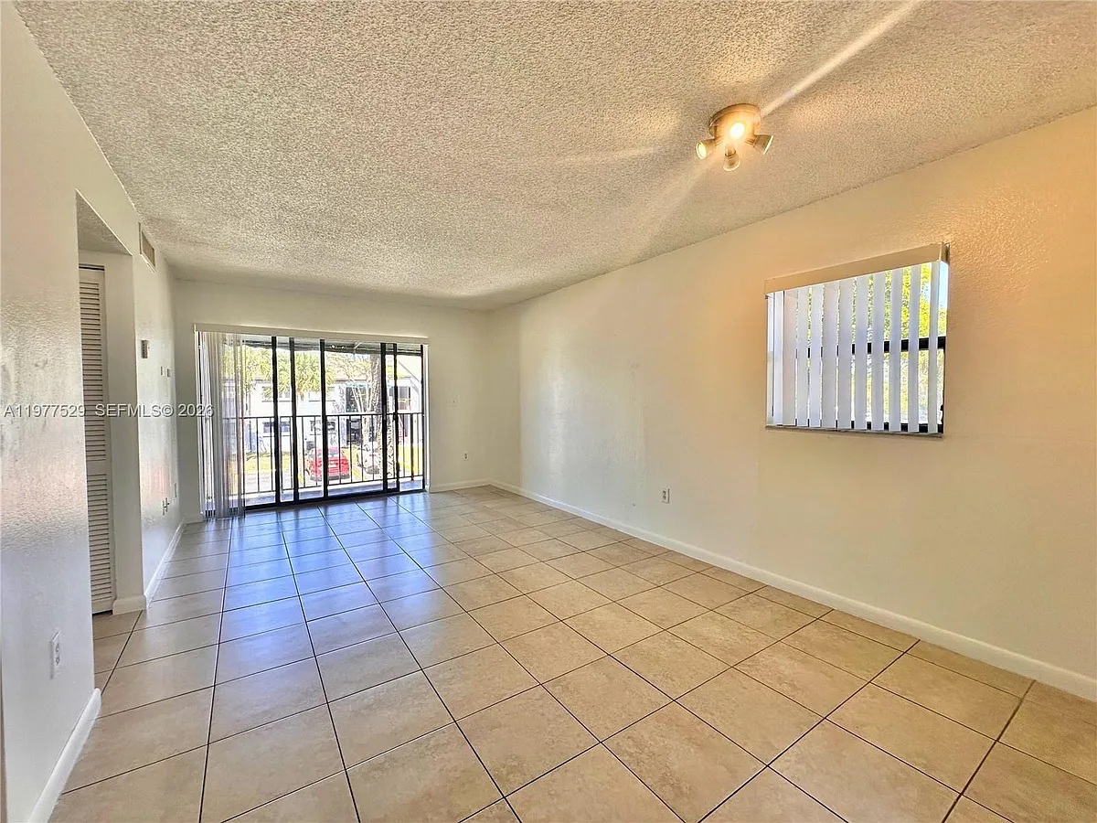 Building Photo - 7423 SW 152nd Ave #10201
