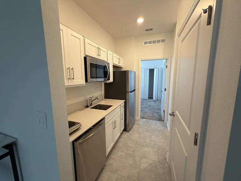 521 Reggie Rd — Photo 4