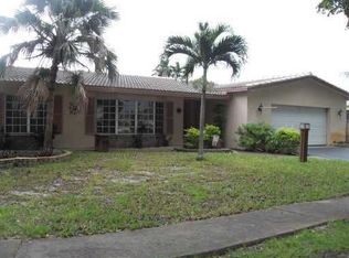 10671 NW 21st Ct, Pembroke Pines, FL 33026