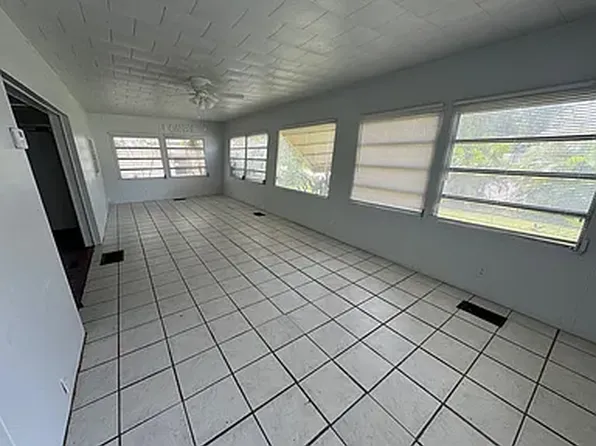 1001 52nd Ave W, Bradenton, FL 34207