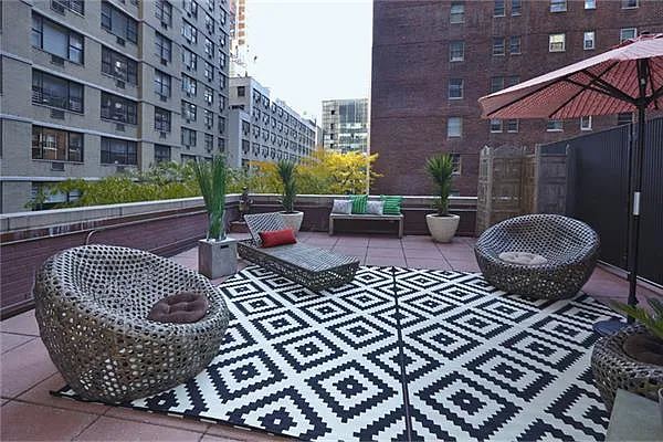 Sold by A & I Broadway | media 17