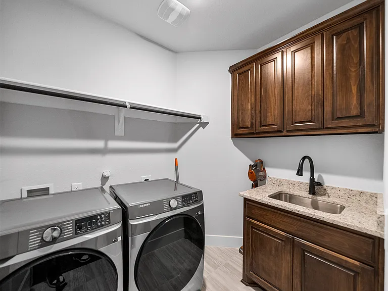 925 Baybrook Ln — Photo 19