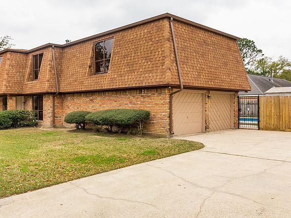 Garage/Long driveway