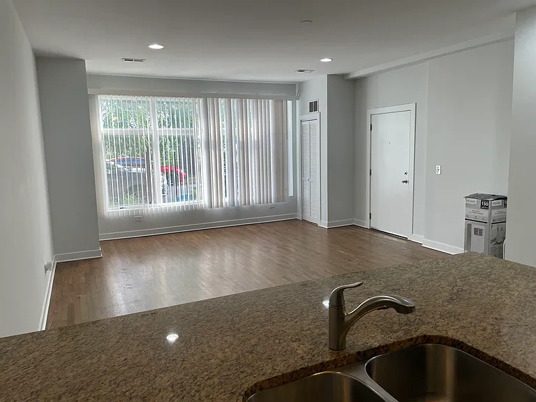 3128 W Walton St #1 — Photo 4