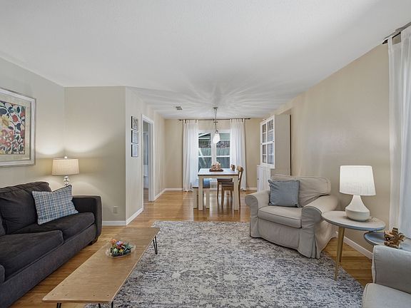 4th image of 3022 Woodford Dr
