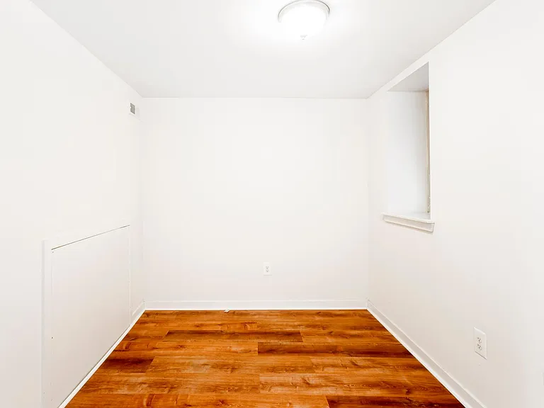 1520 Bainbridge St #A — Photo 15