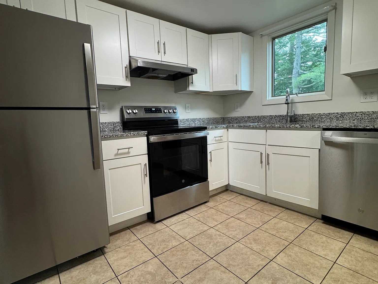 3 bed, 1300 sqft, $1,875 — Photo 3
