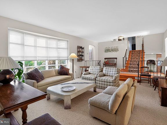 5th image of 307 Colonial Dr