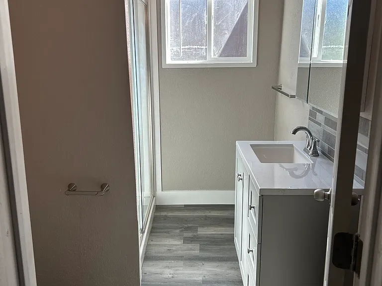 246 B St — Photo 2