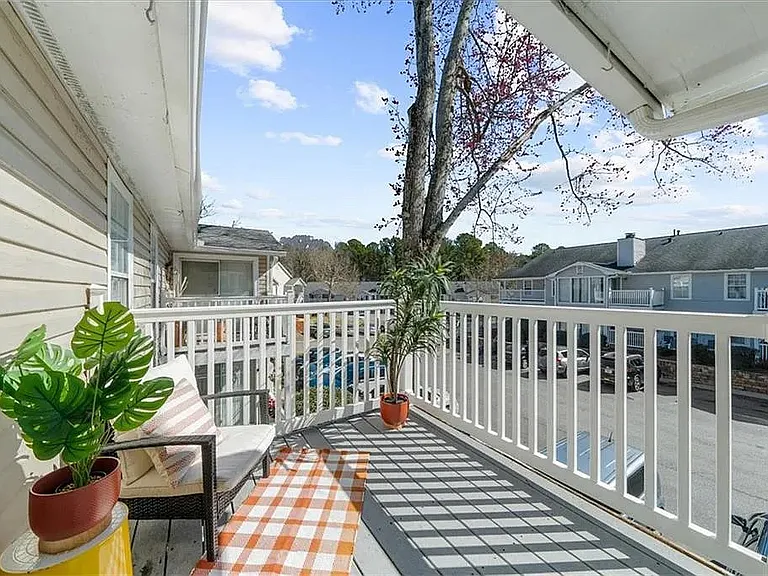 704 Augusta Dr SE — Photo 3