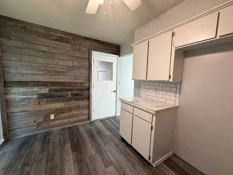 205 S Meadow Ln — Photo 8