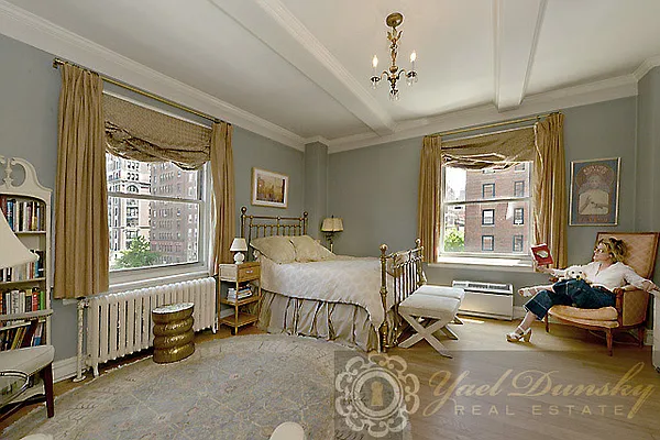 Sold by Yael Dunsky Real Estate | media 12