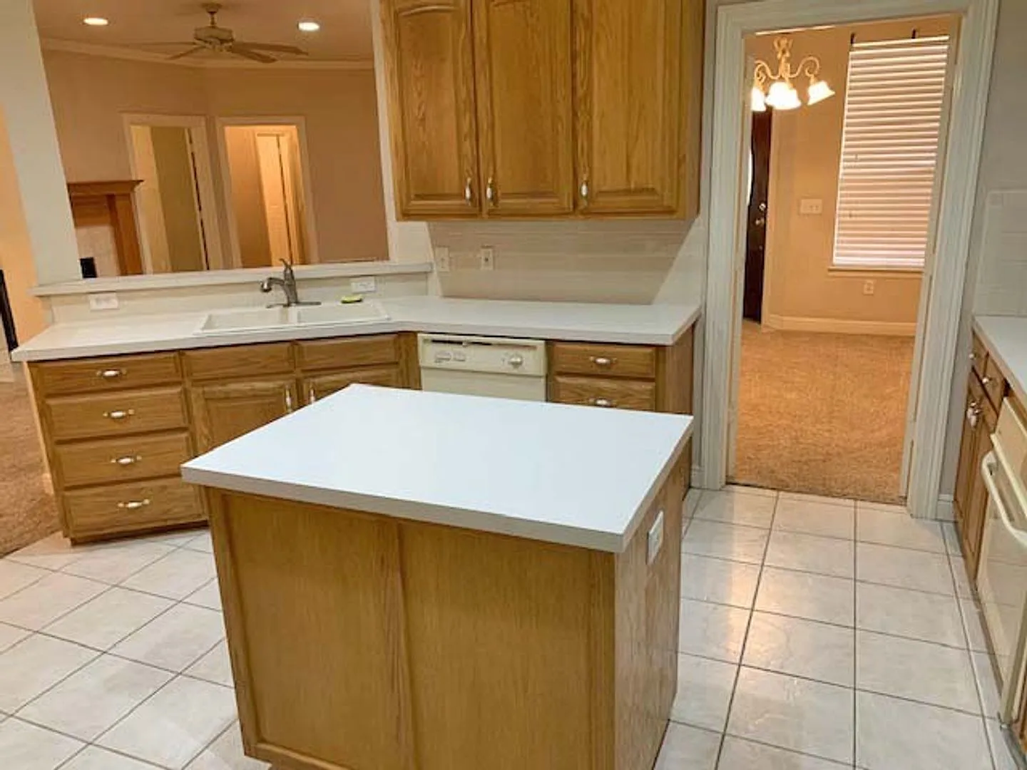 Great 3 Bdrm 2 Bath Home for Lease in Denton, Tx — Photo 4