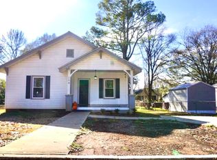 208 Hill St, Wellford, SC 29385