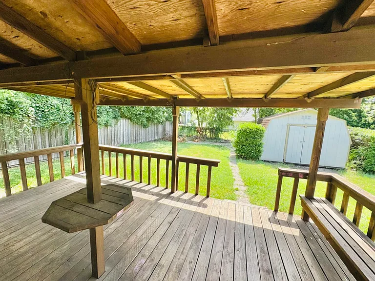 816 Lakeside Dr — Photo 12