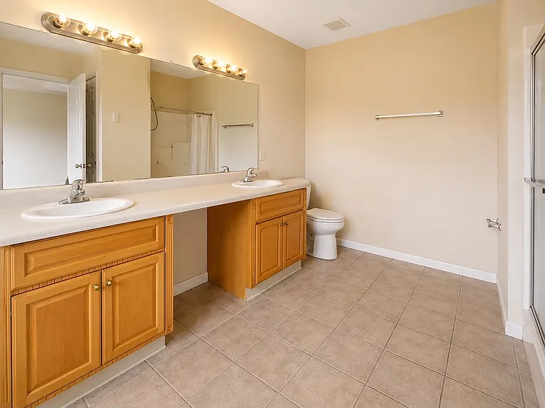 100 Pine St #5 — Photo 17