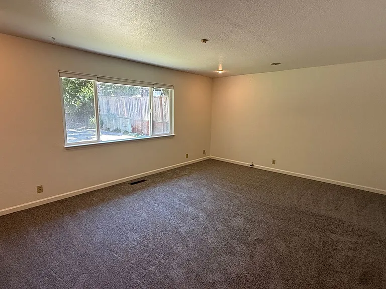 6252 Ridgemont Dr — Photo 6