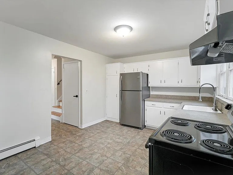 19 Grand Ave — Photo 15