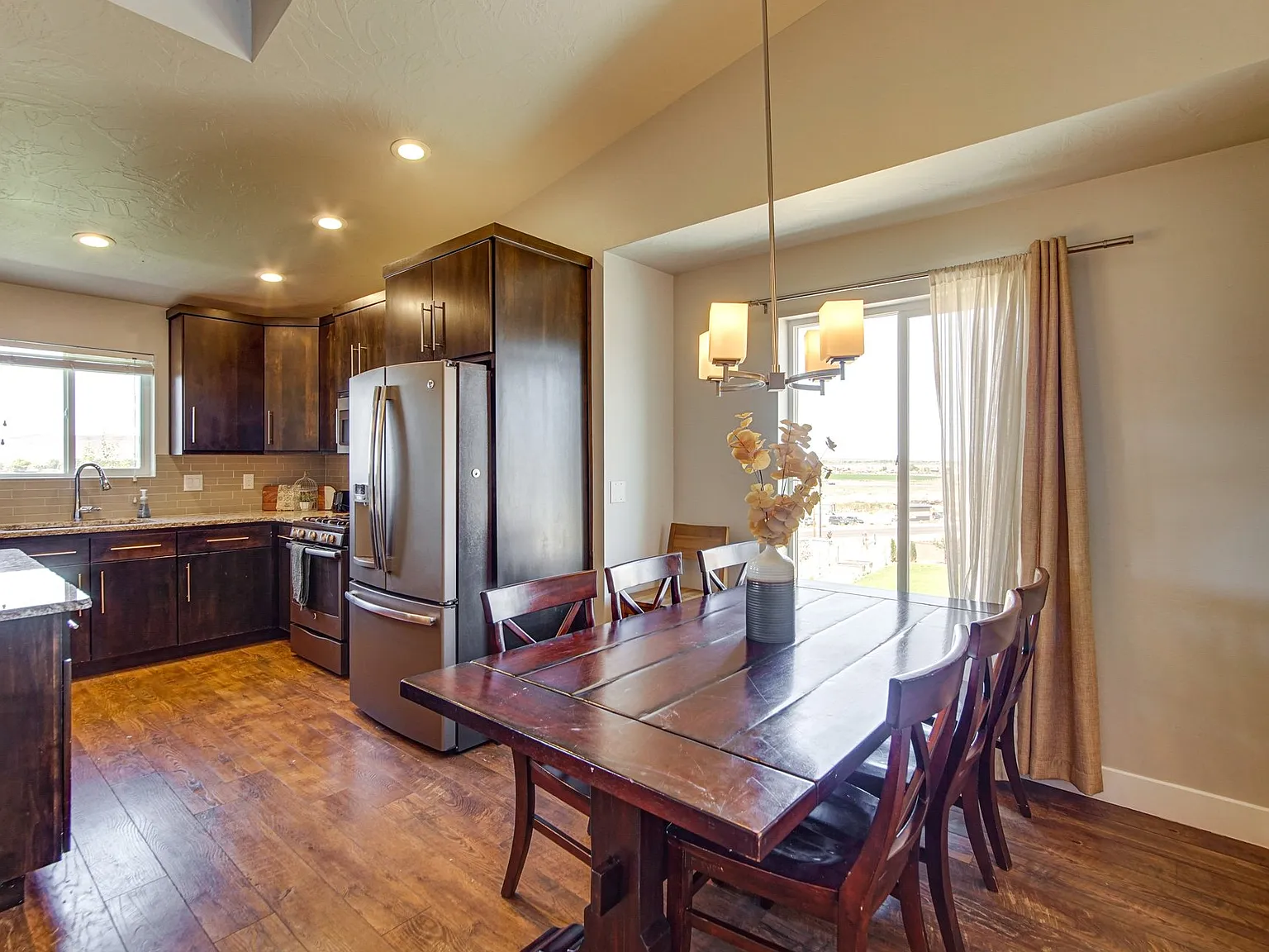 7 bed, 3148 sqft, $3,300 — Photo 1