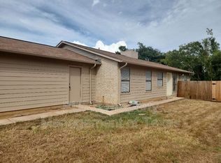 807 Lloyd Ln UNIT B, Elgin, TX 78621