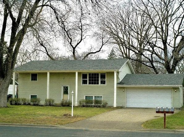 7410 Melody Dr NE, Fridley, MN 55432