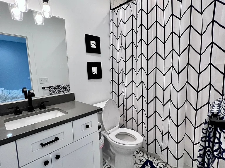 810 Scott Cir — Photo 4