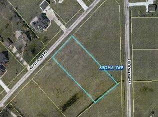 25 Shorewood Dr, Saint Anne, IL 60964